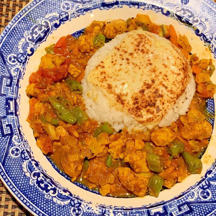 野菜たっぷり、鰹の焼きチーズカレー